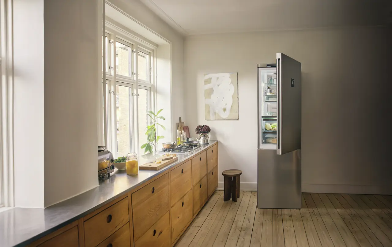 CBNstb 579i peak BioFresh NoFrost Fridge-freezer with BioFresh